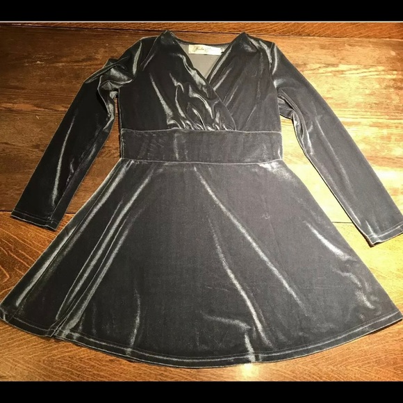 Victorian Trading Co. Gray Velvet Tunic -  Large - Picture 3 of 5